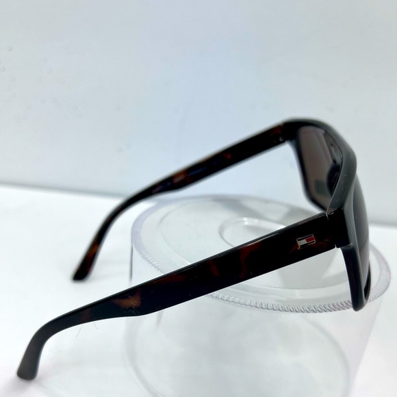 ⭐️TOMMY HILFIGER💯WAFFLE BROWN FRAME, OLIVE GREEN LENSES, SUNGLASSES, **UNISEX** - Picture 4 of 15